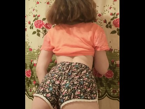 ❤️ Giovane pupa sexy fa uno striptease riprendendo i suoi pantaloncini alla telecamera ️ Fottutaal it.wassell.ru ❌❤