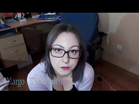 ❤️ Ragazza sexy con gli occhiali succhia il dildo profondamente sulla macchina fotografica ️ Fottutaal it.wassell.ru ❌❤