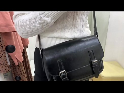 ❤️ Masturbazione pubblica della giovane cagna FeralBerry con un dildo nel camerino ️ Fottutaal it.wassell.ru ❌❤